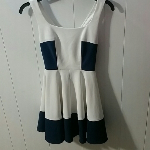 Cute White and navy dress - Picture 2 of 2